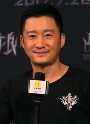 美女扒开尿孔让人捅